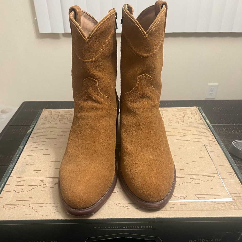 Tecovas Roy honey suede 11D gently worn